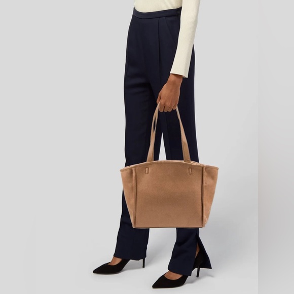 NEIMAN MARCUS Reversible Faux Shearling Fur Sherpa Tote Bag in Tan Camel - Picture 2 of 9